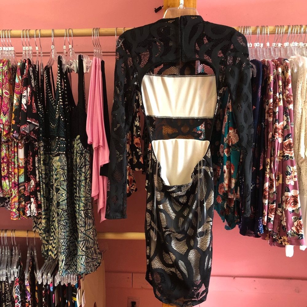Not your average LBD ..... - Picture 2 of 2